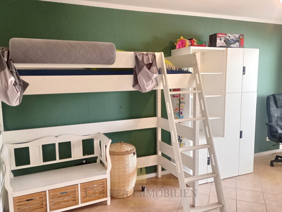 Kinderzimmer III mit Zugang zur Terrasse und Garten KG