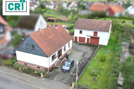 Einfamilienhaus mit Scheune