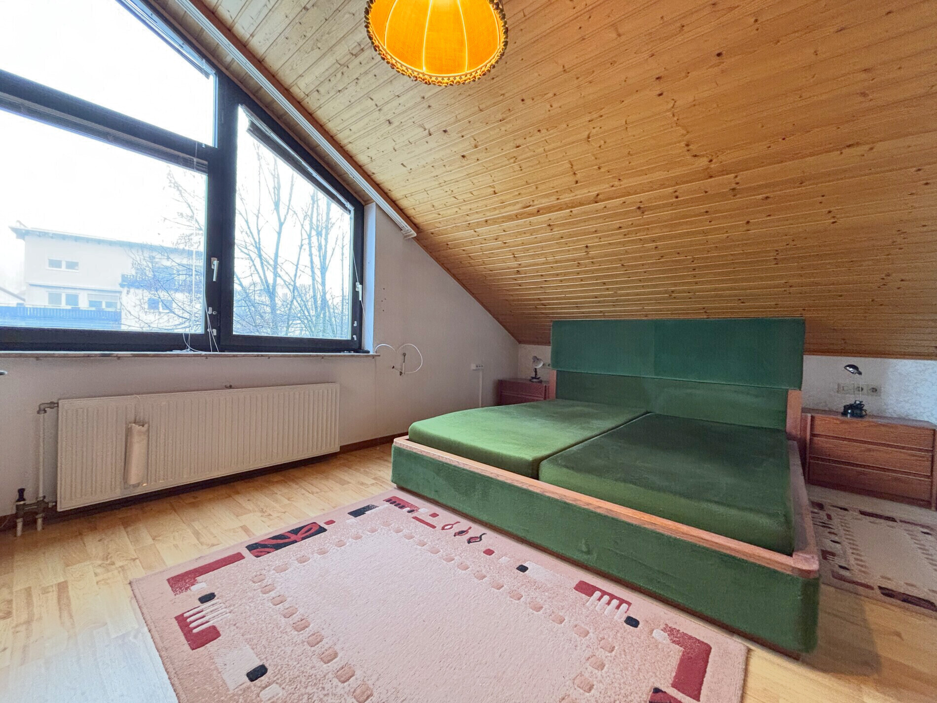 Schlafzimmer (DG)