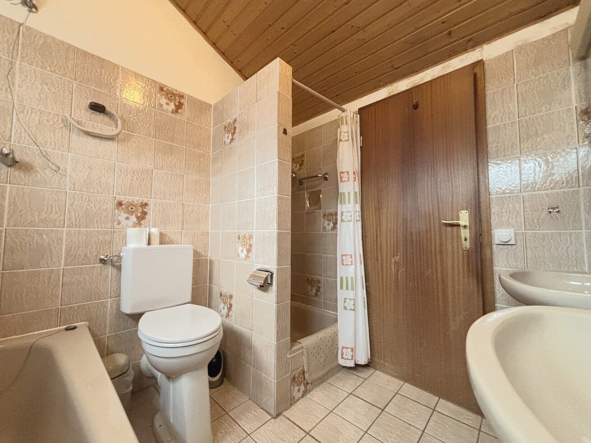 Badezimmer (DG)