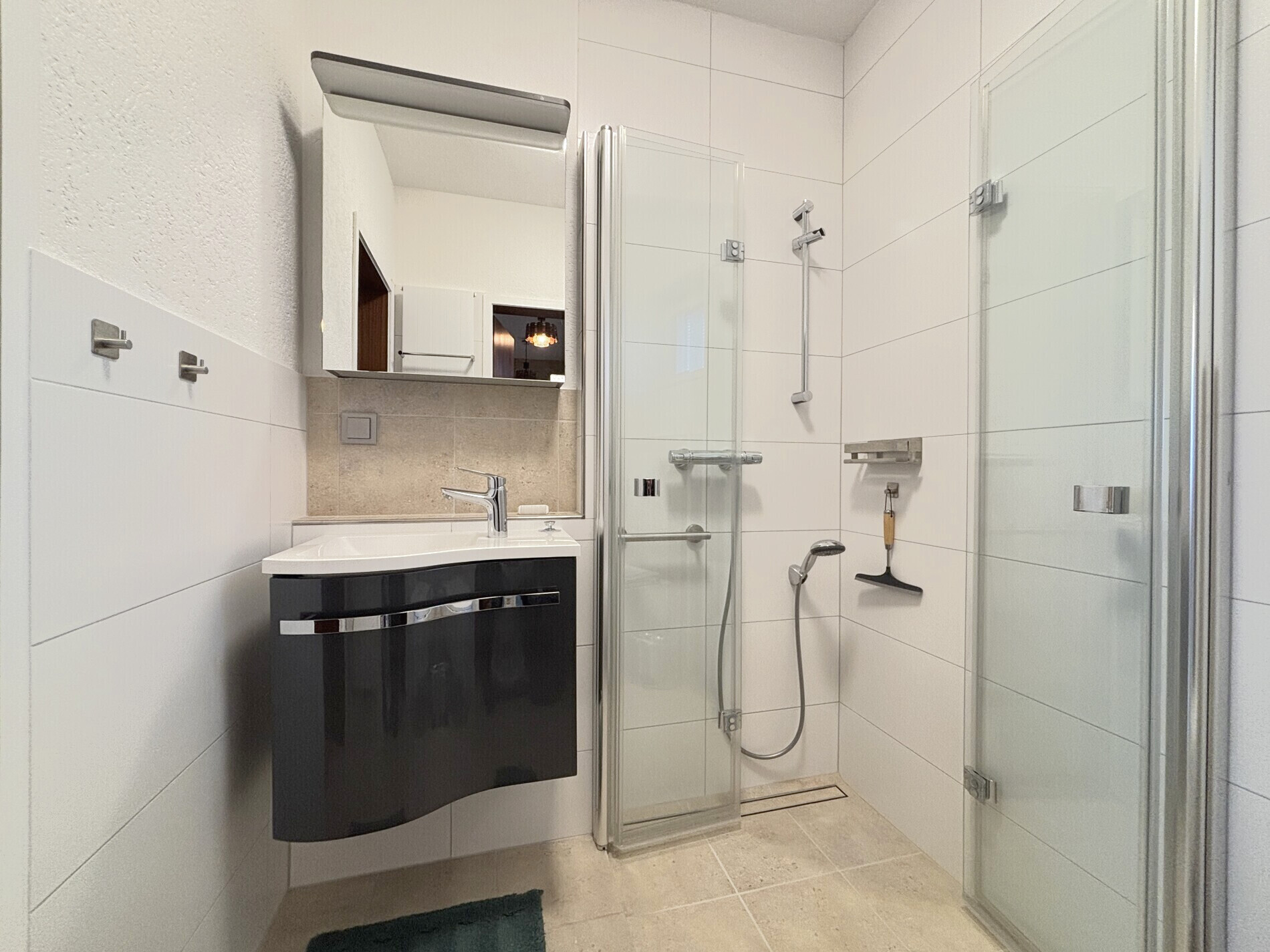 Badezimmer (EG)