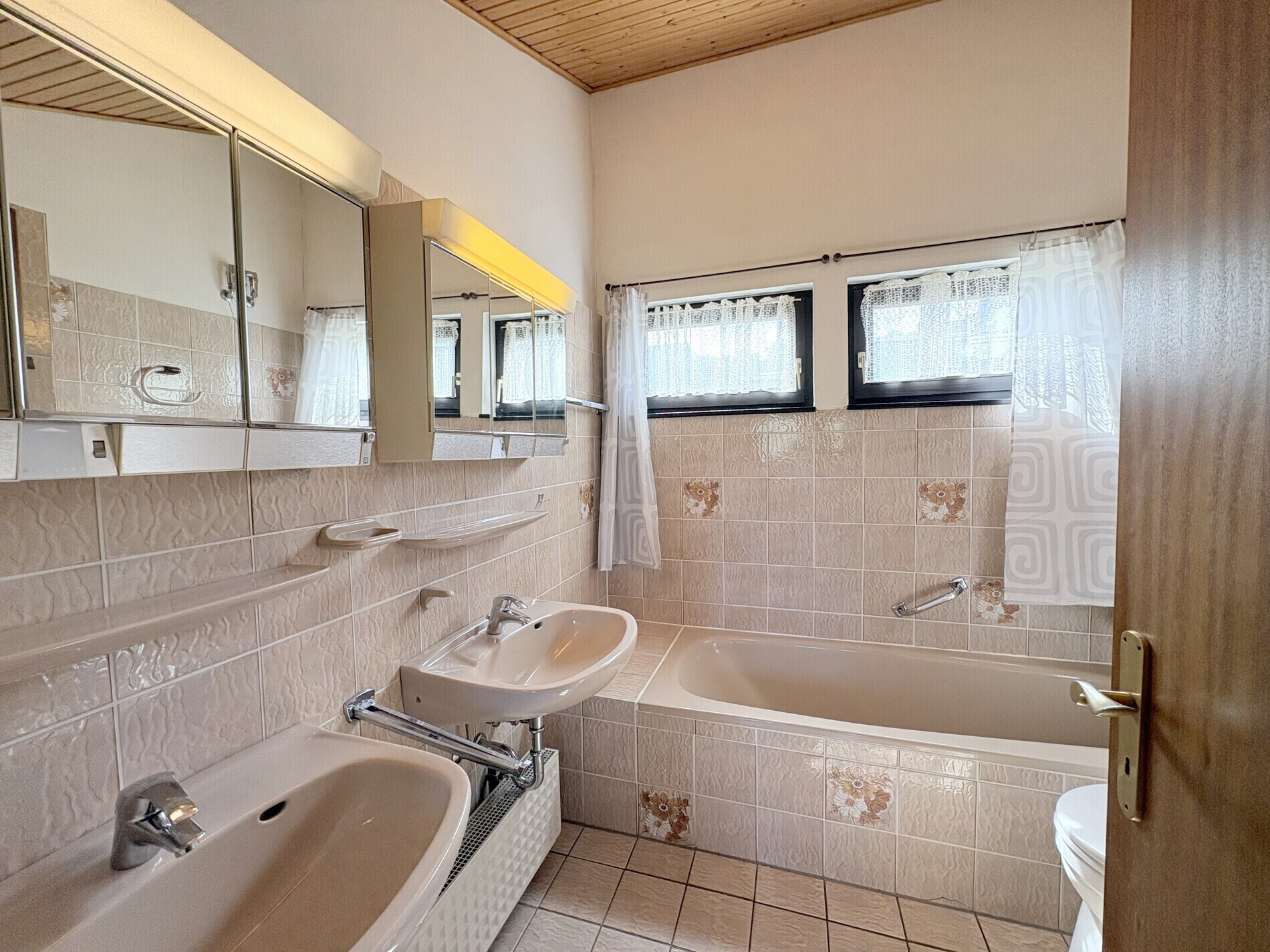 Badezimmer (OG)