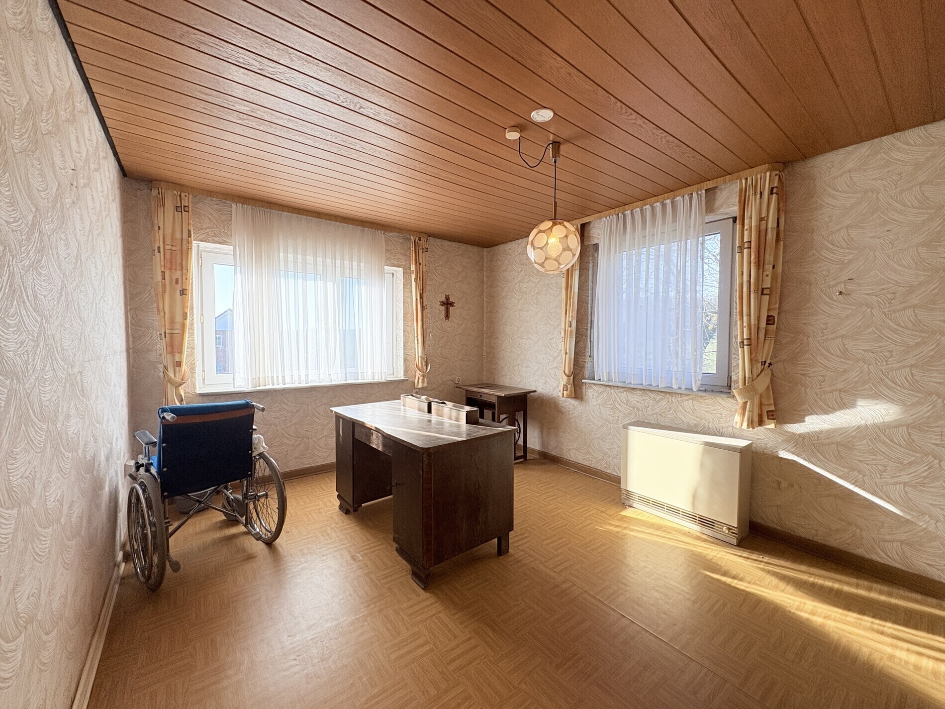 Schlafzimmer (EG)