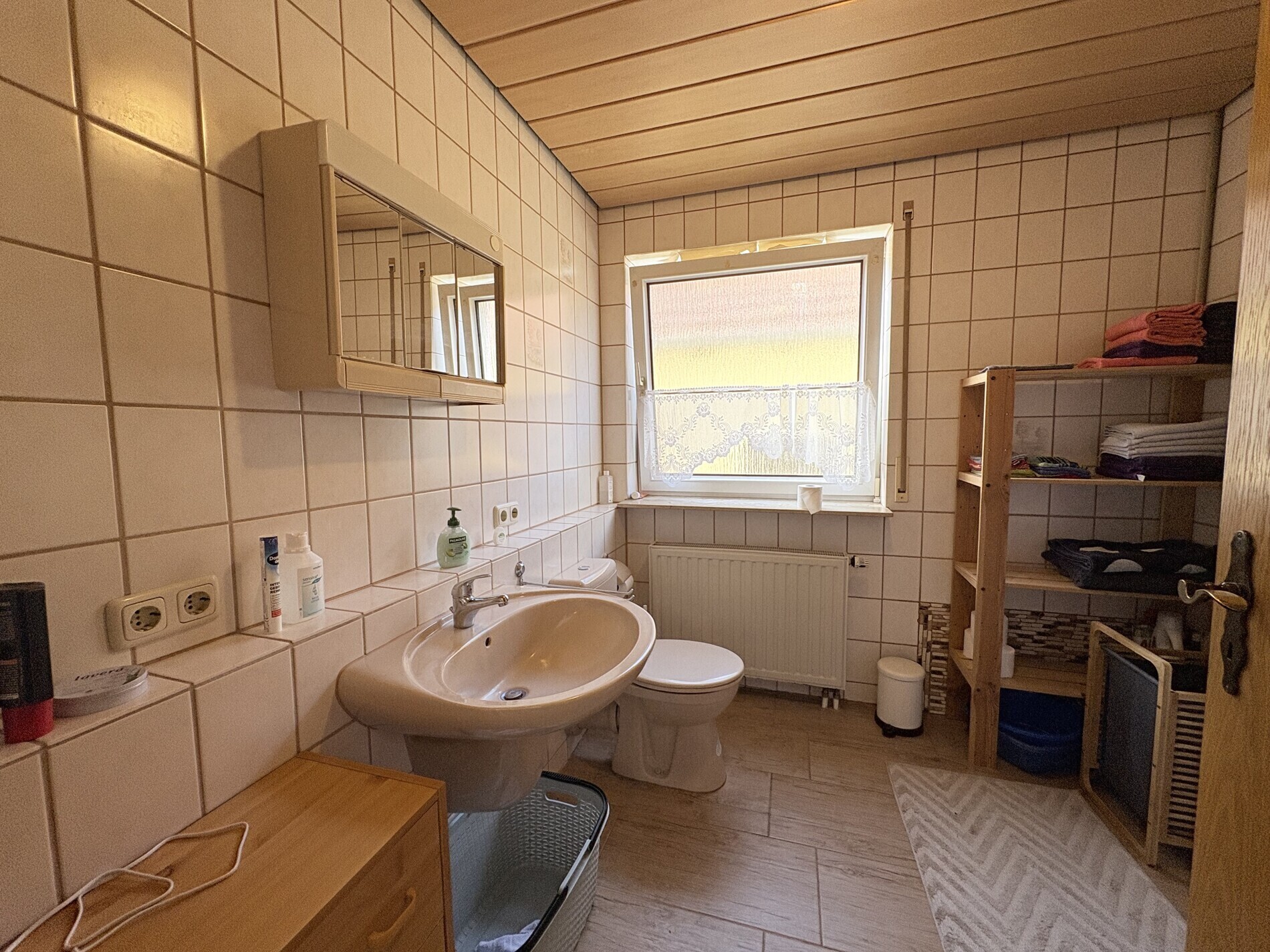 Badezimmer (EG)