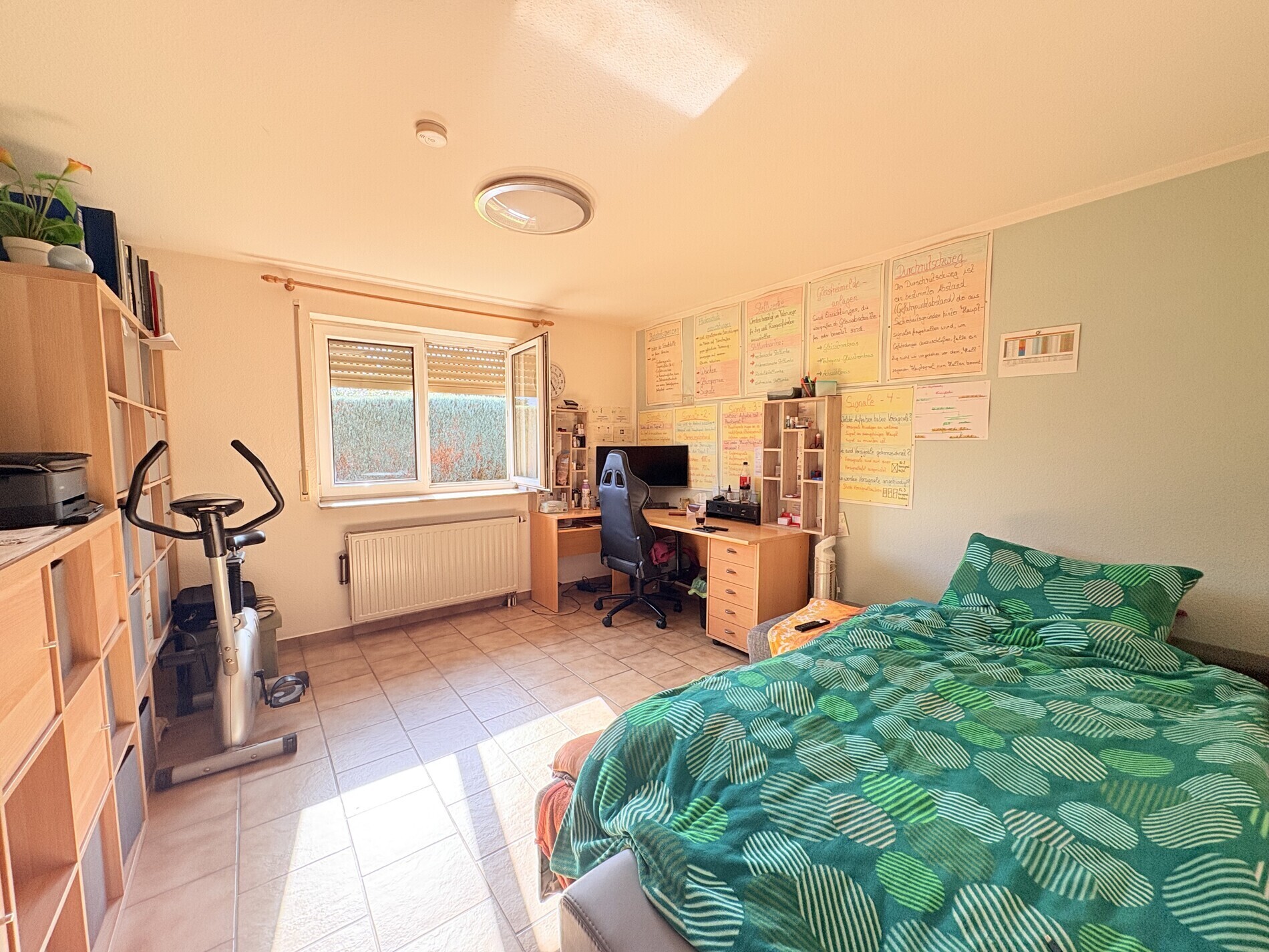 Schlafzimmer (EG)
