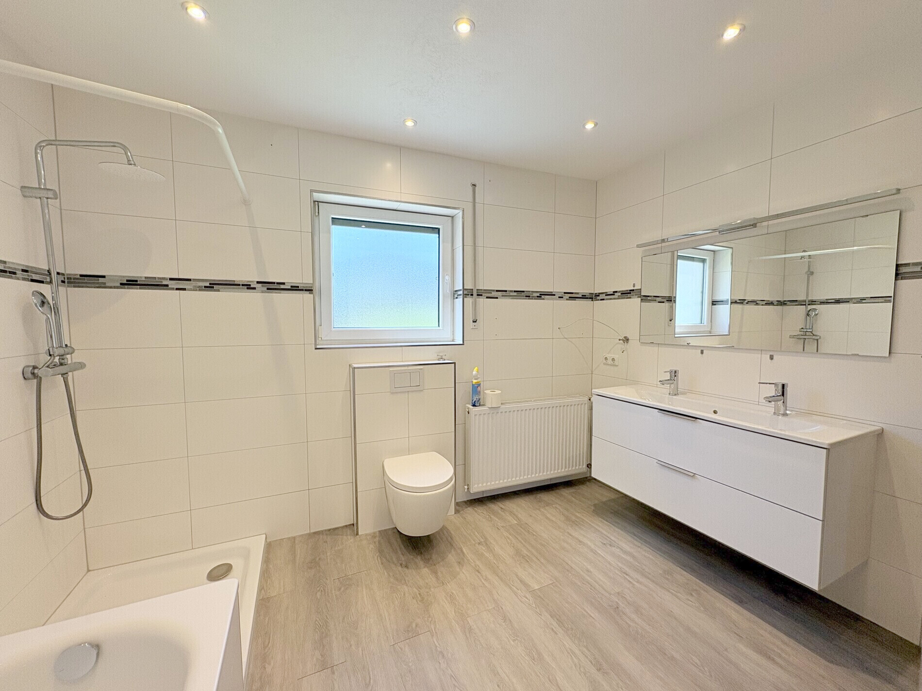 Badezimmer (OG)