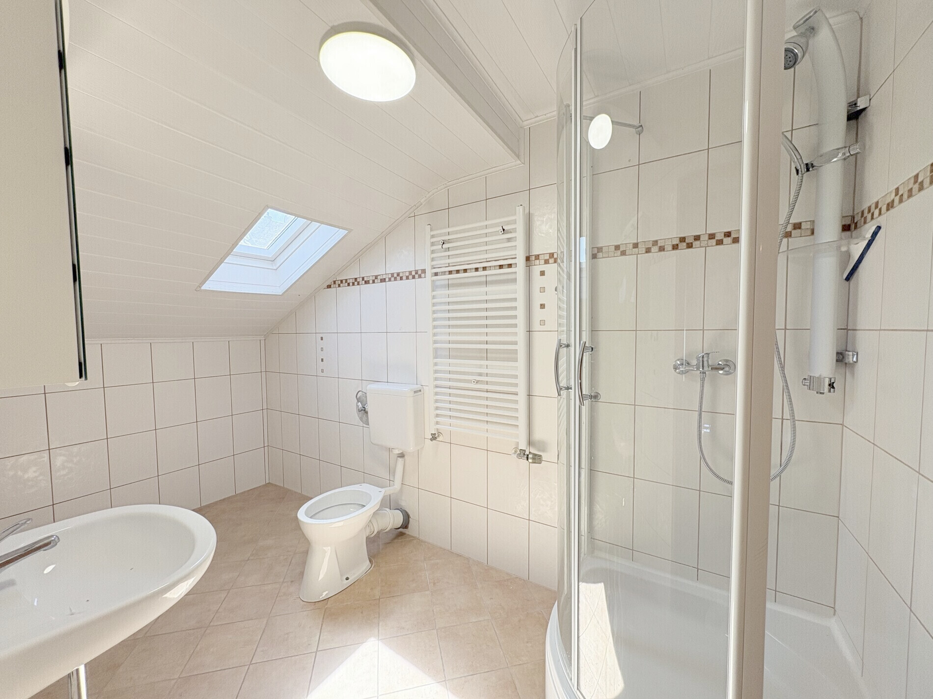 Badezimmer (DG)