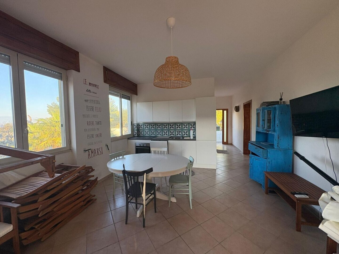 Ampia zona giorno cucina