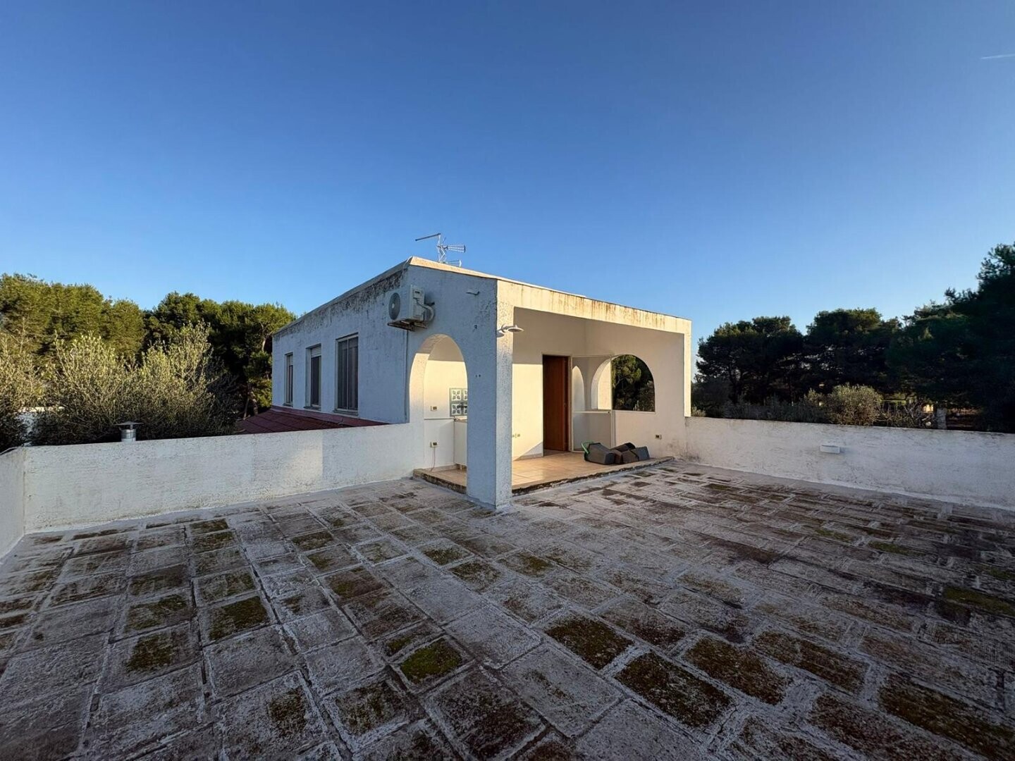 Esterno villa con terrazzo