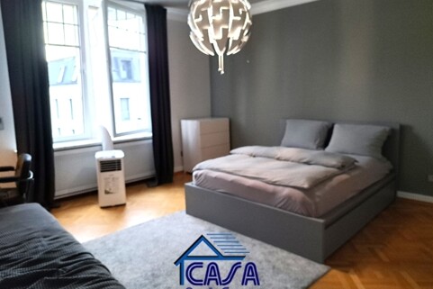 Schlafzimmer zur Strasse