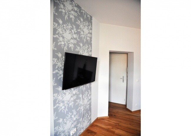Flat-Screen