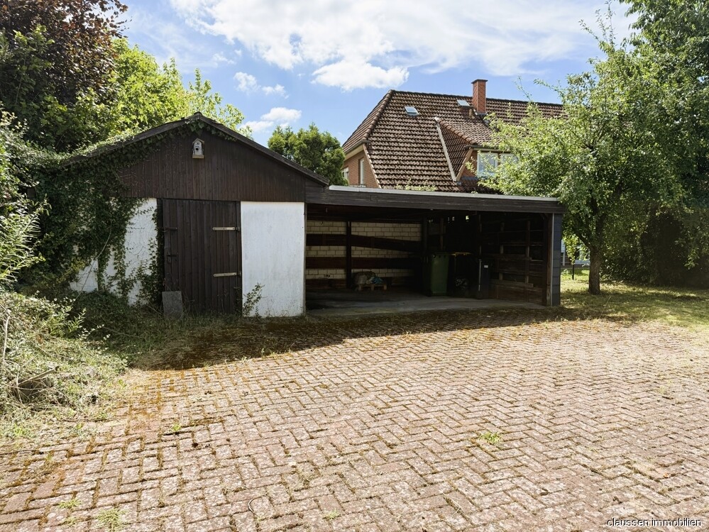 Carport mit Schuppen