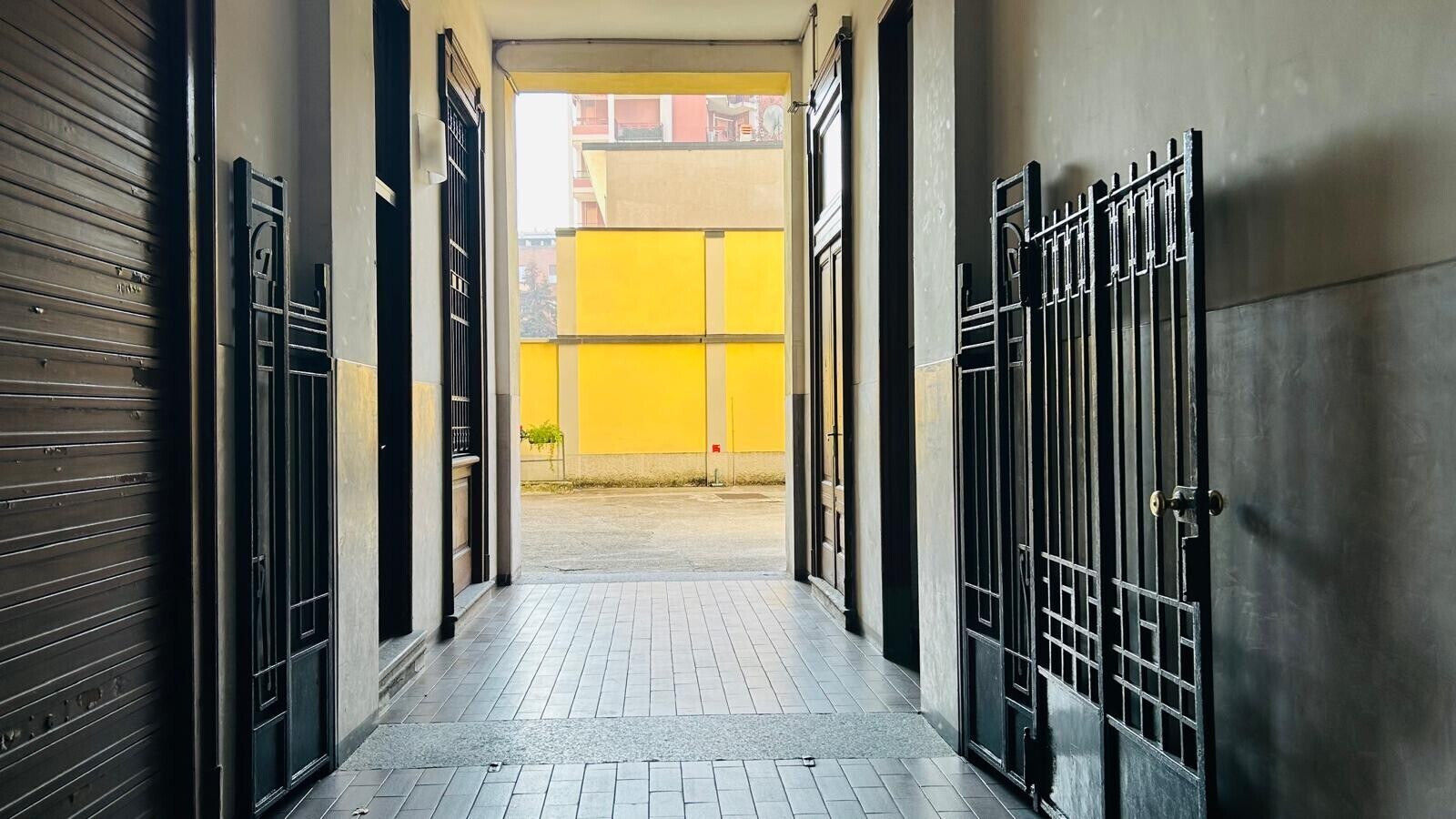 VIA PERUGINO 32 MILANO (33)