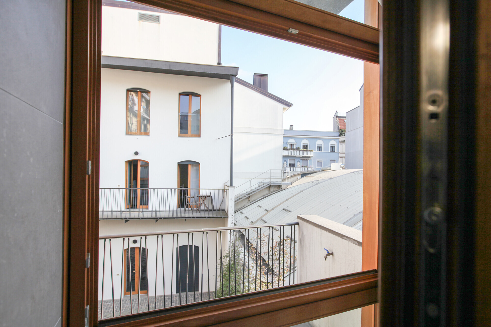 IMG_8930 SHOWER BATH ROOM 2 VIEW