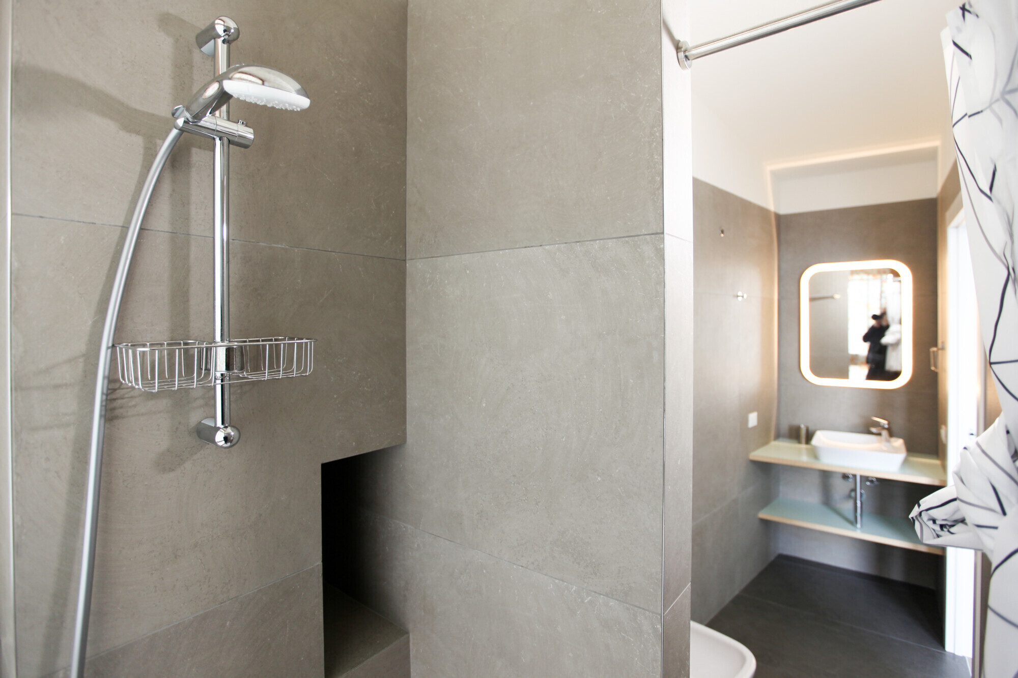 IMG_8928 BATH ROOM 2