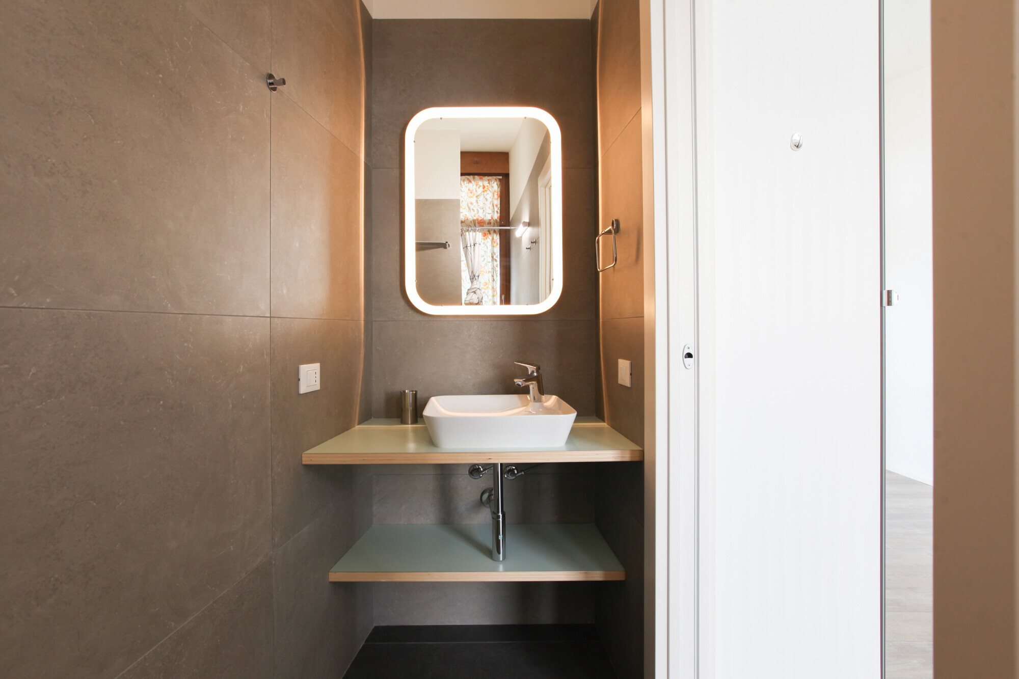 IMG_8919 BATH ROOM 2