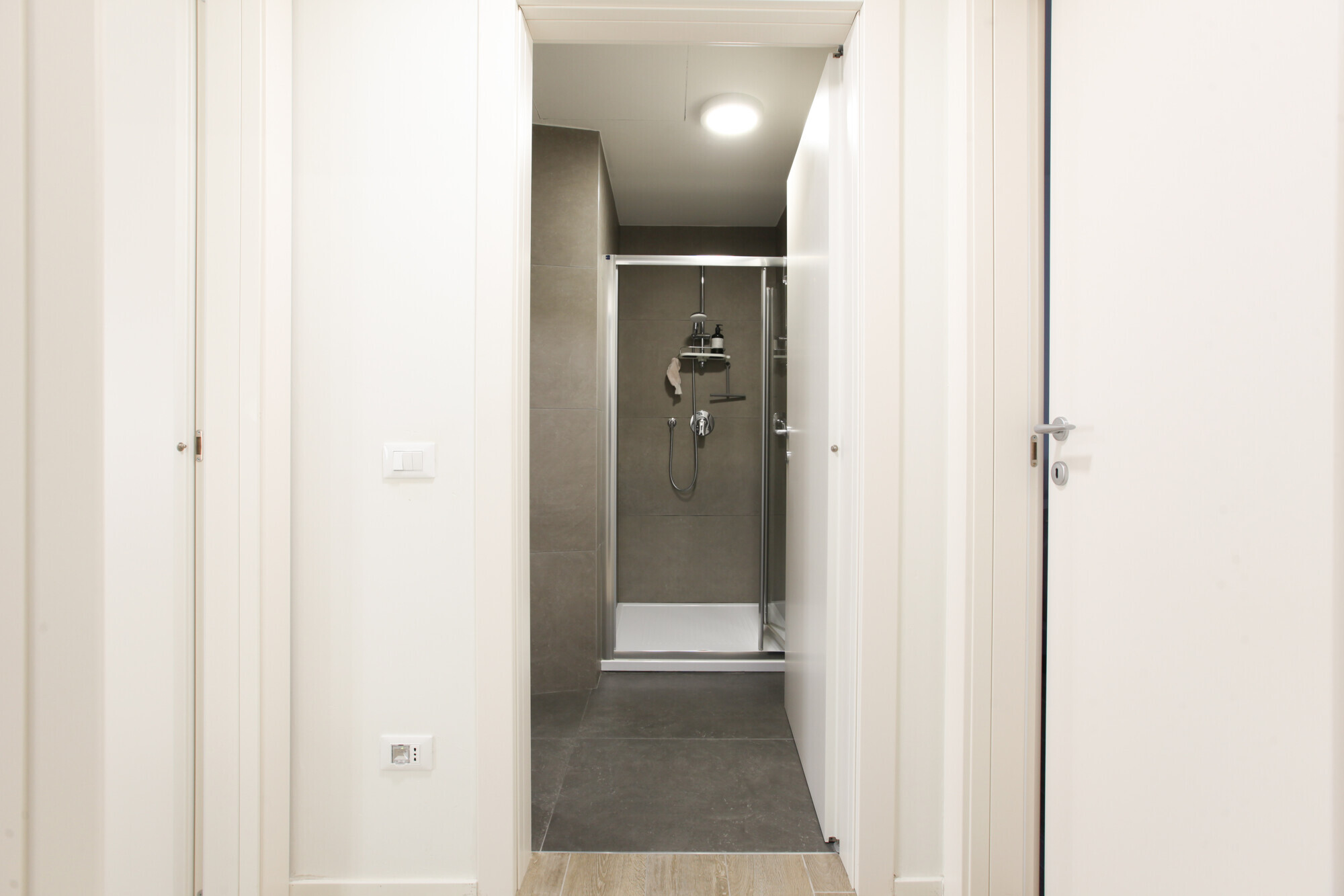 IMG_9033 SHOWER BATH