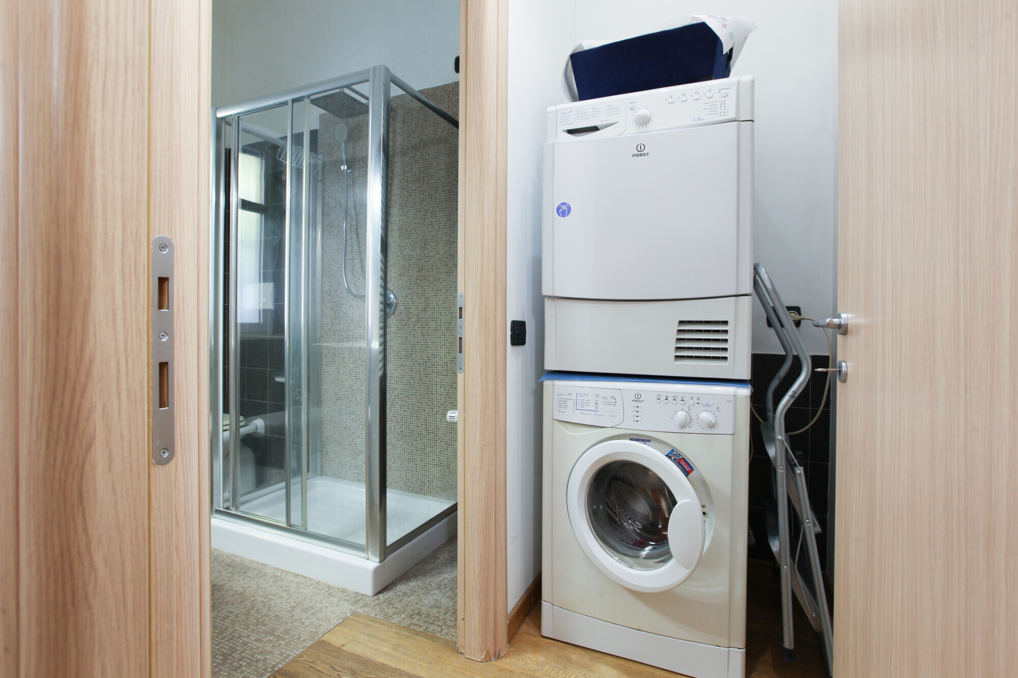 IMG_9743 LAUNDRY BATH