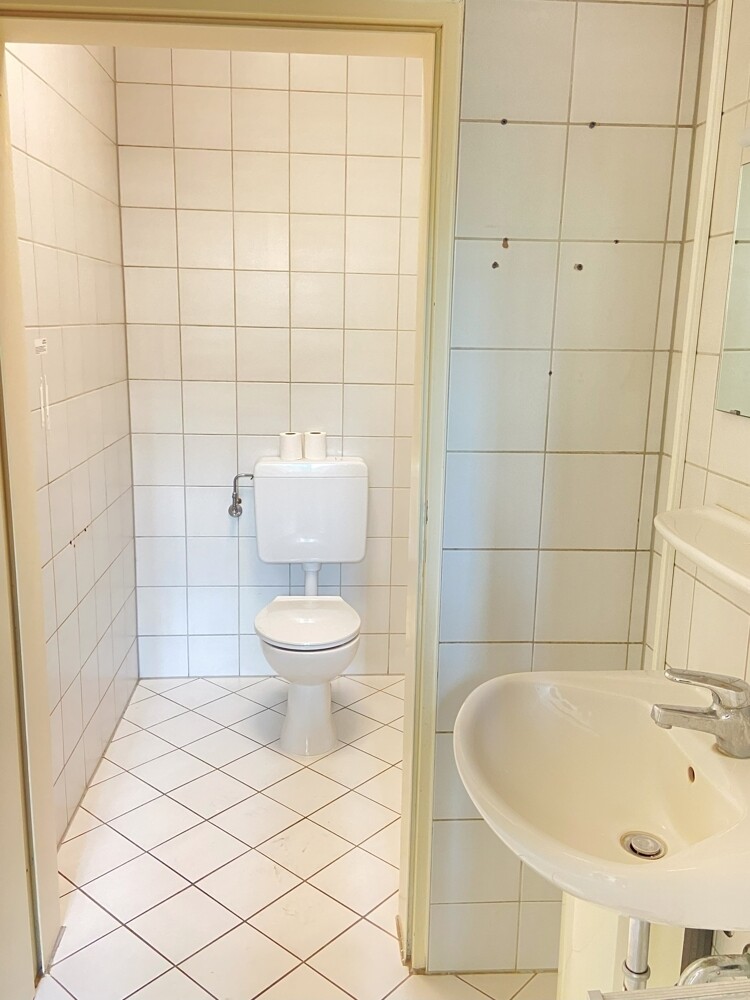 472