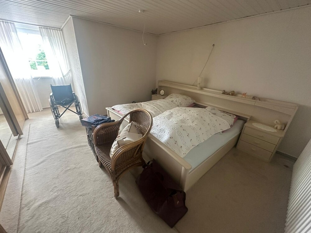Schlafzimmer (DG)