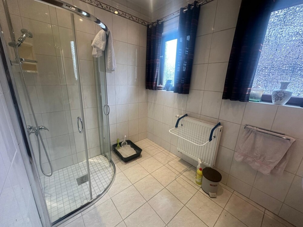 Badezimmer (EG)