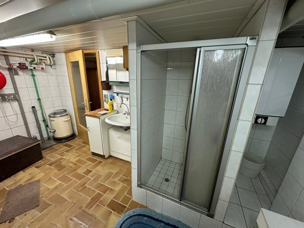 Badezimmer (Keller)