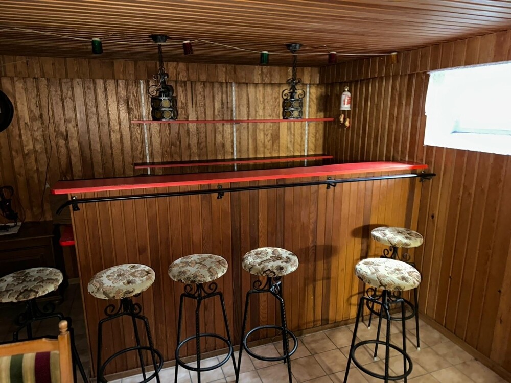 Bar (Keller)