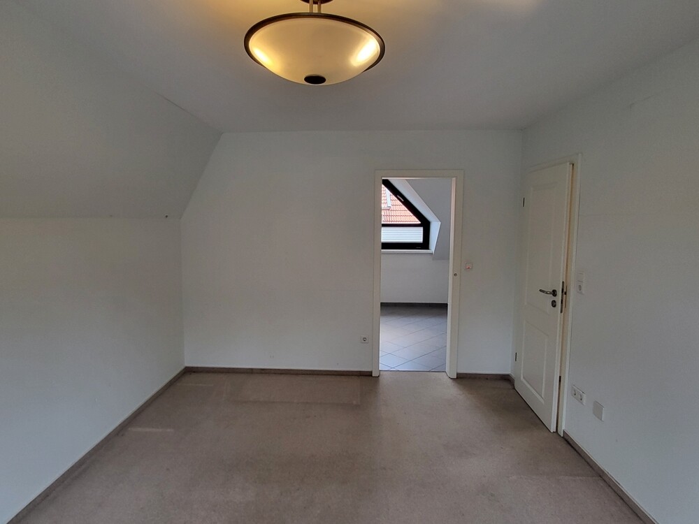 Schlafzimmer (DG)
