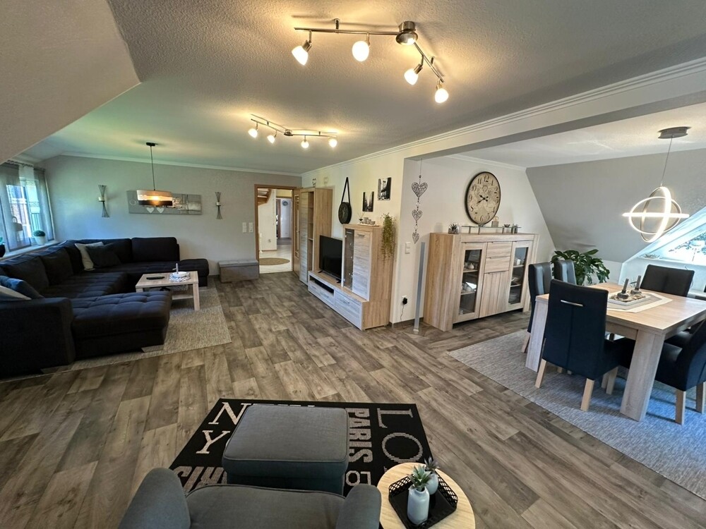 Wohnzimmer (DG)