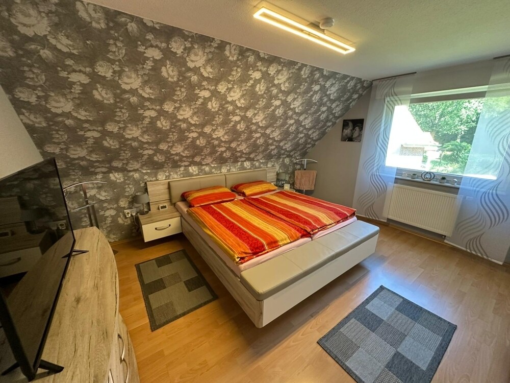 Schlafzimmer (DG)