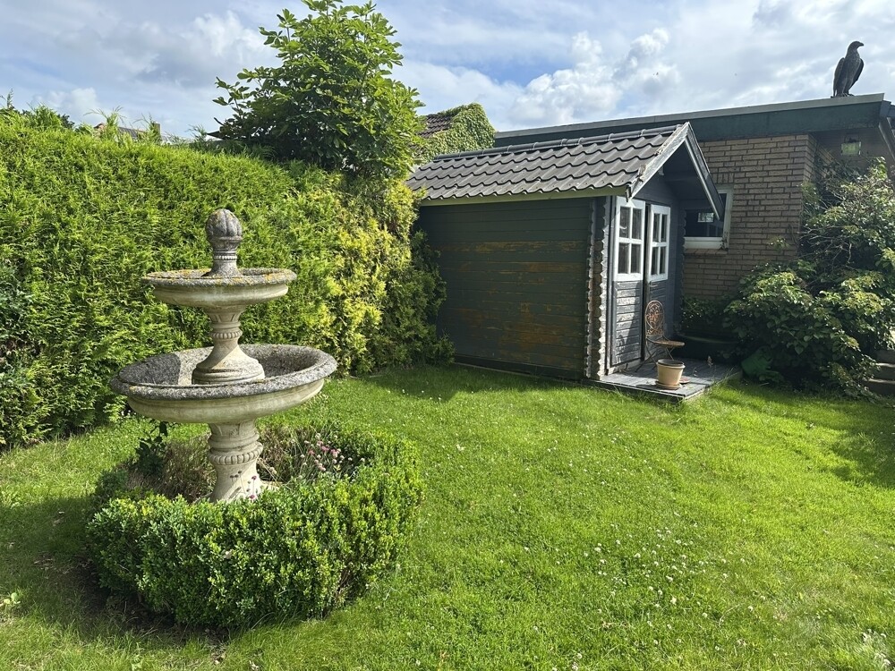 Brunnen u. Geräteschuppen
