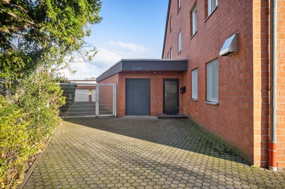 backbone_519799-A_004_WEB