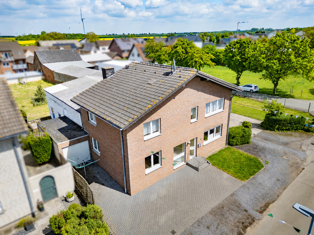 Haus Außenansicht oben links