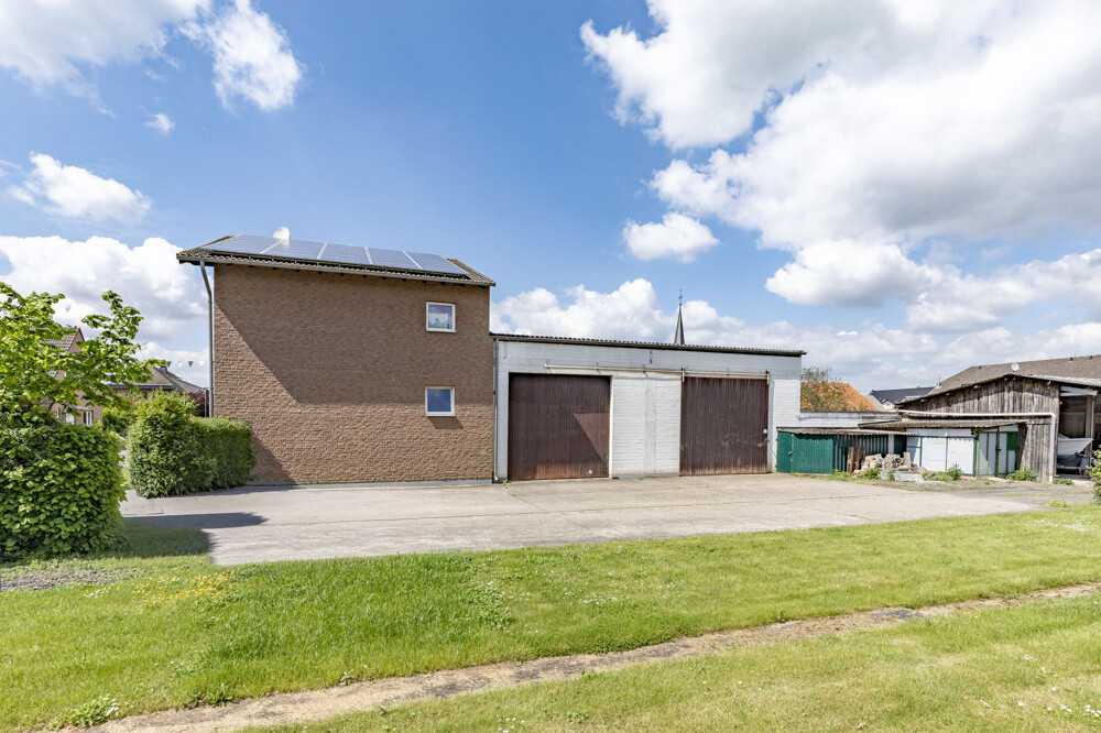 Lagerhalle Seite