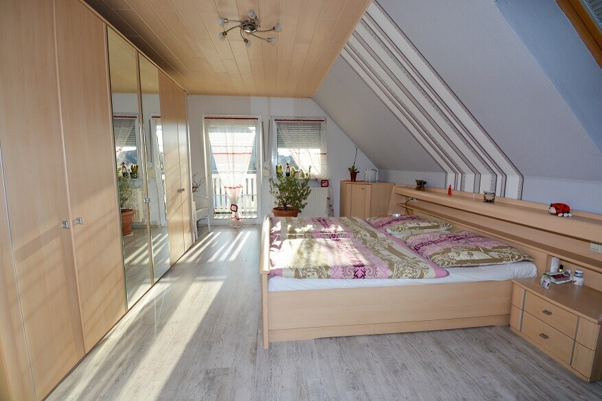 Schlafzimmer mit Balkon