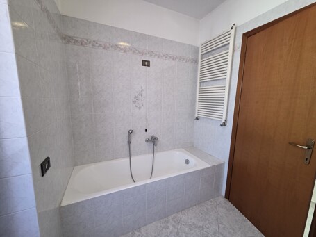 bagno con vasca piano primo
