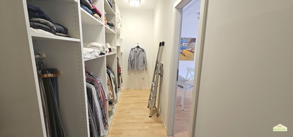 begehb. Kleiderschrank OG