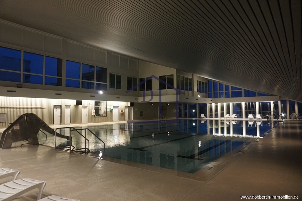 Schwimmhalle