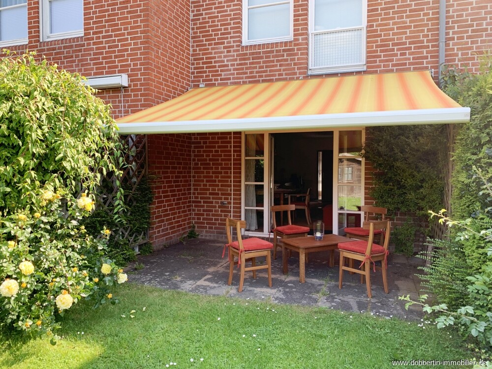 Terrasse mit elektrischer Markise 