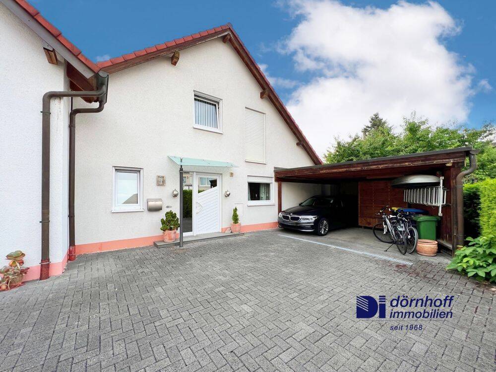 Gebäudeansicht, Carport