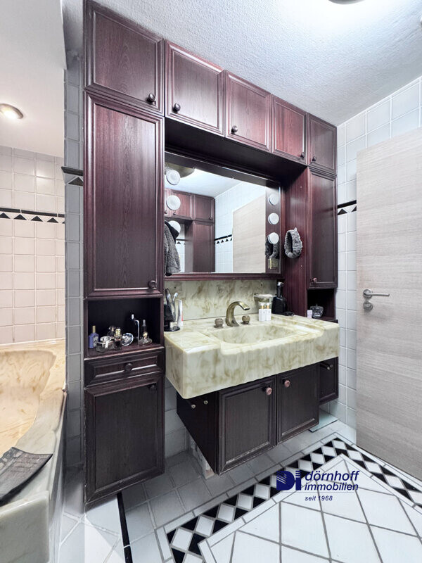 Badezimmer mit Wanne