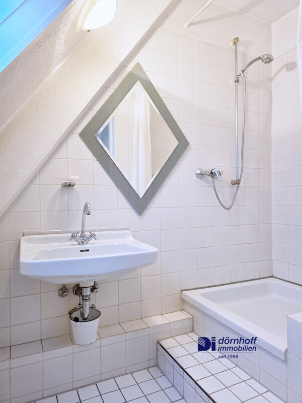 Badezimmer mit Dusche DG