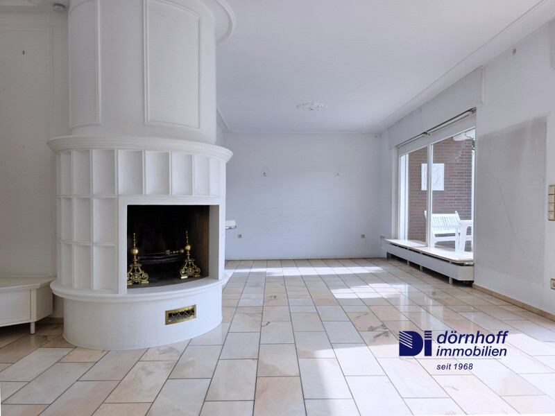 Wohn- Esszimmer mit Kamin