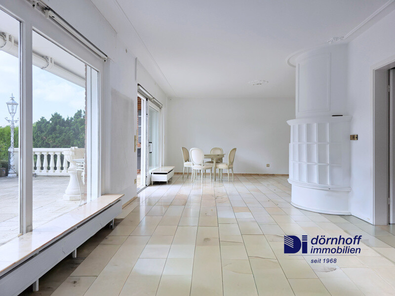 Wohn- Esszimmer mit Kamin