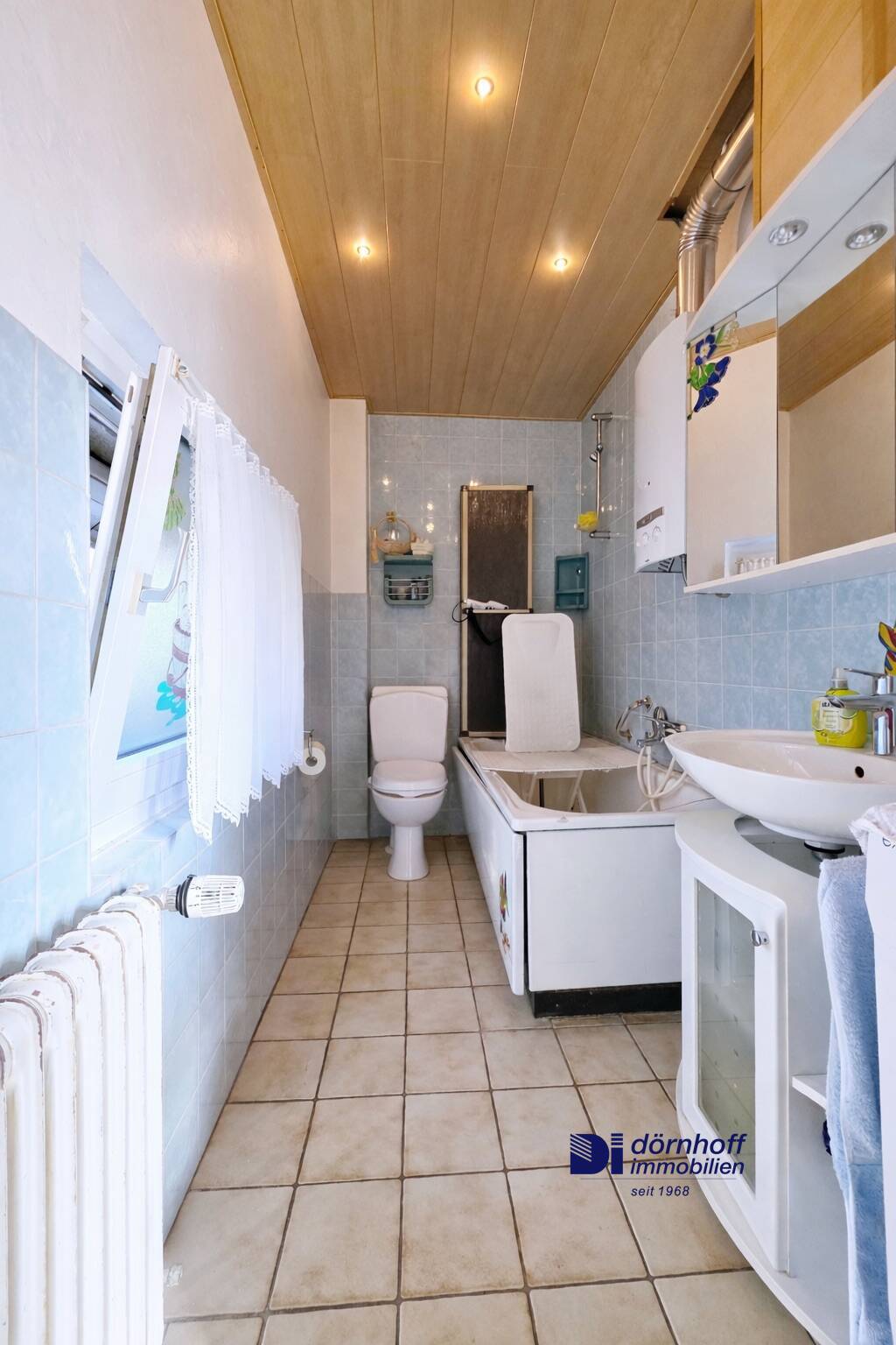 Badezimmer mit Wanne