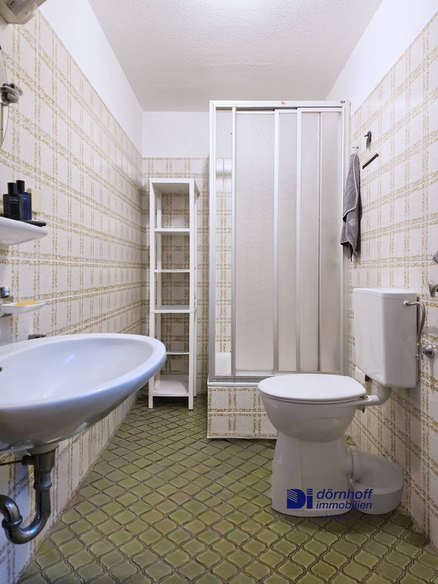 Badezimmer mit Dusche UG