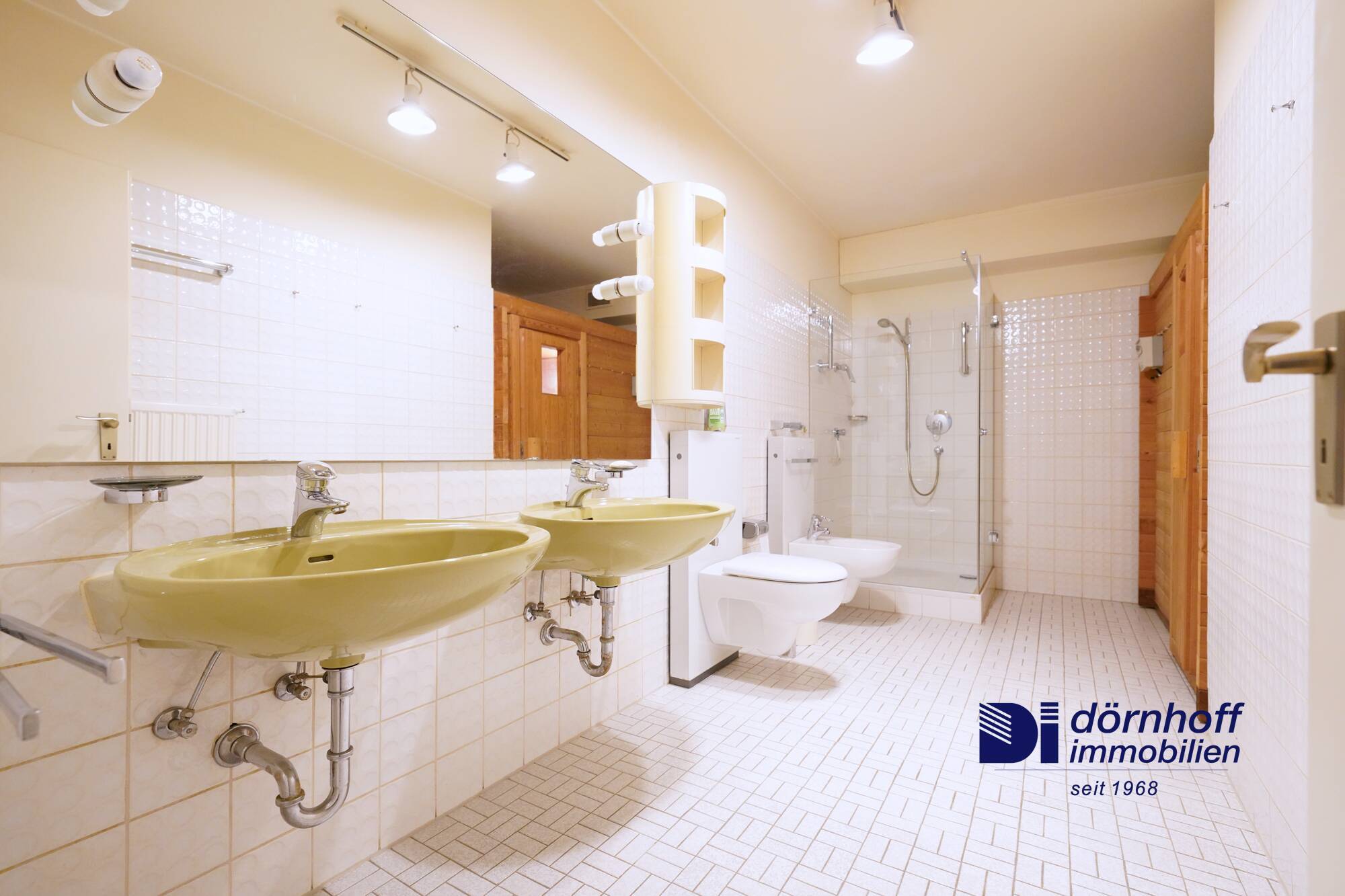 Badezimmer mit Dusche/Sauna/Bidet