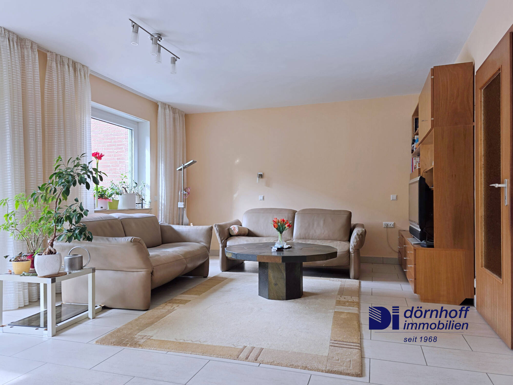 Wohn- Esszimmer mit direkten Zugang z. Küche
