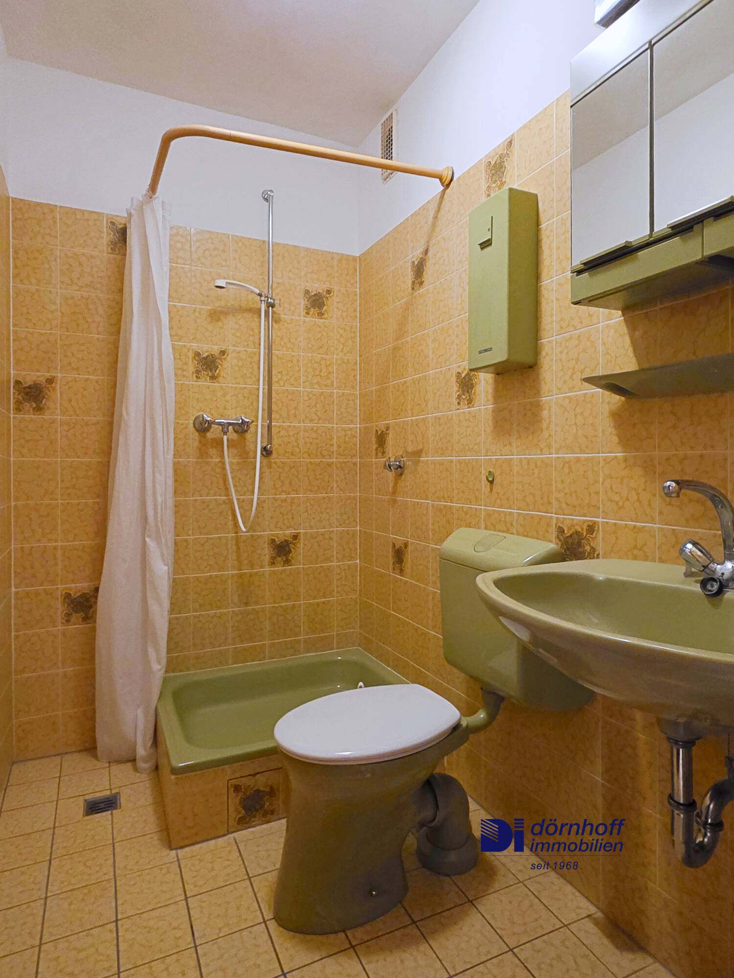 Badezimmer mit Dusche 1 OG