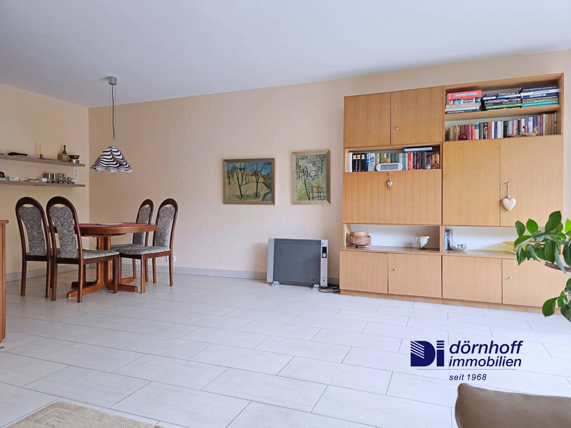 Wohn- Esszimmer mit direkten Zugang z. Küche
